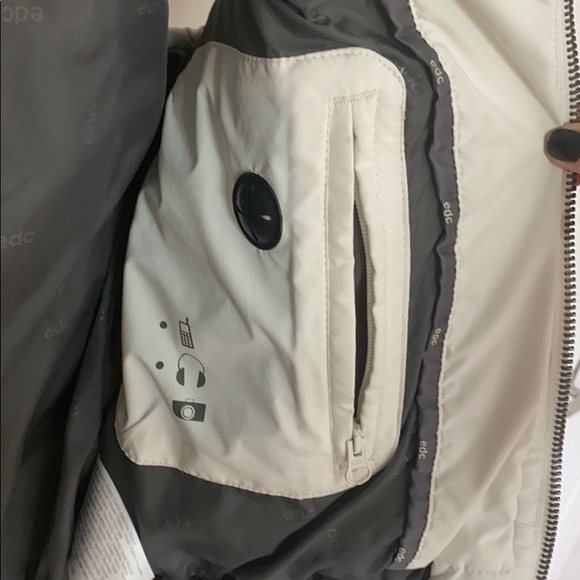 Vest - Picture 4 of 4